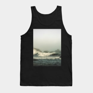 Into the waves V Tank Top